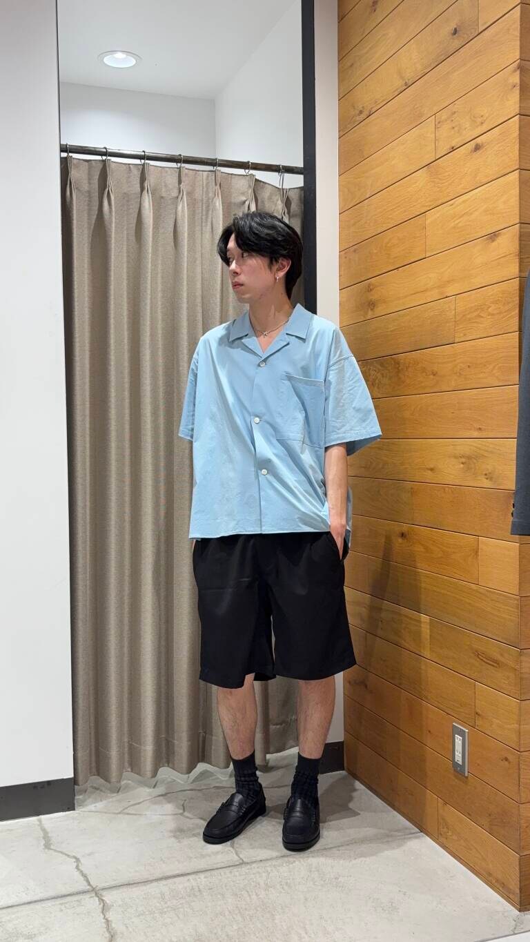 「アーバンリサーチ、URBANRESEARCH、グラミチ、20代、メンズ、ur、初夏スタイル、ggg」｜「Gramicciの『別注』GRAMICCI　Stretch Gabardine Short（その他パンツ、ブラック系）」を使った、manatoさん（メンズ・173cm）の春コーディネートの2枚目の写真