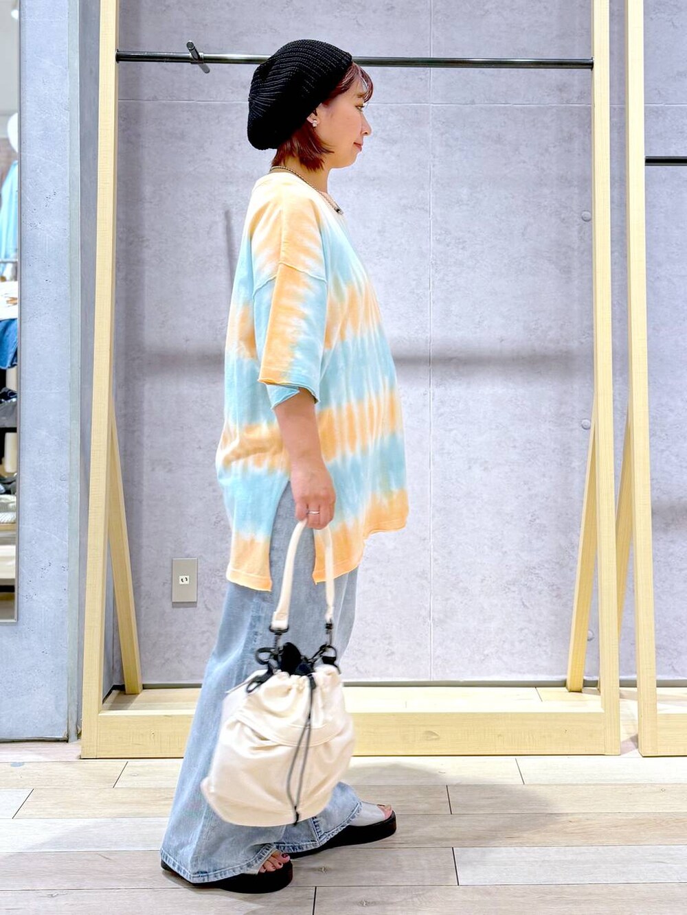 「低身長、着痩せ・細見え、カジュアル、LEPSIM、旅行、テーマパーク、楽ちんコーデ、春コーデ、夏コーデ」｜「LEPSIMのサマーニットワッチ　110321（ハンチング/ベレー帽、ブラック系）」を使った、ぴんさん（レディース・153cm）の春コーディネートの3枚目の写真