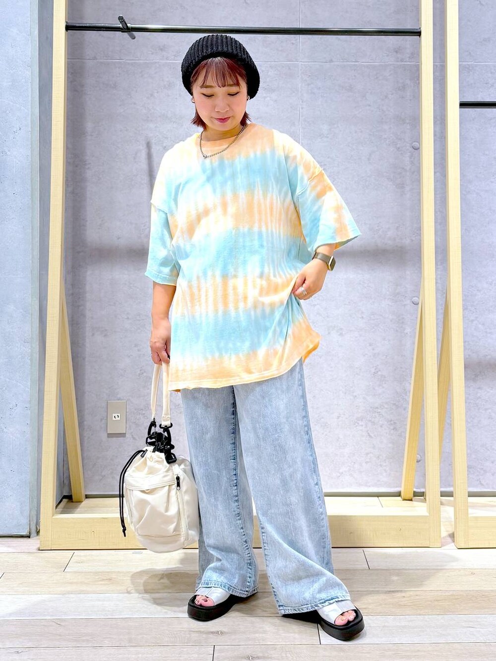 「低身長、着痩せ・細見え、カジュアル、LEPSIM、旅行、テーマパーク、楽ちんコーデ、春コーデ、夏コーデ」｜「LEPSIMのサマーニットワッチ　110321（ハンチング/ベレー帽、ブラック系）」を使った、ぴんさん（レディース・153cm）の春コーディネートの6枚目の写真