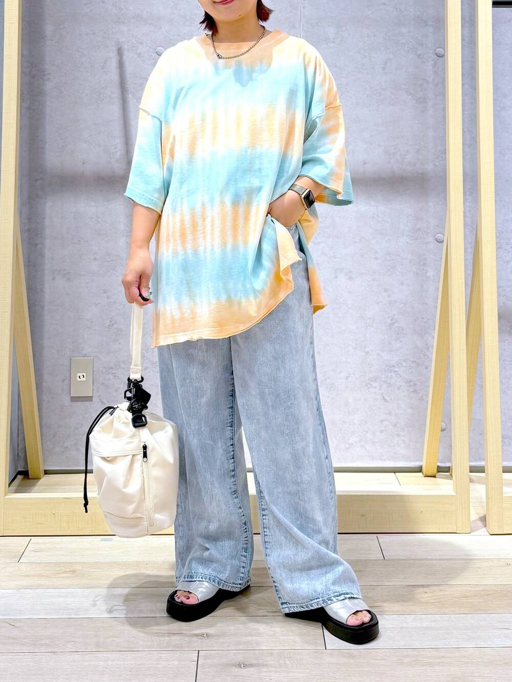 「低身長、着痩せ・細見え、カジュアル、LEPSIM、旅行、テーマパーク、楽ちんコーデ、春コーデ、夏コーデ」｜「LEPSIMのサマーニットワッチ　110321（ハンチング/ベレー帽、ブラック系）」を使った、ぴんさん（レディース・153cm）の春コーディネートの2枚目の写真