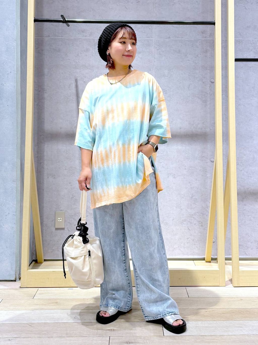 「低身長、着痩せ・細見え、カジュアル、LEPSIM、旅行、テーマパーク、楽ちんコーデ、春コーデ、夏コーデ」｜「LEPSIMのサマーニットワッチ　110321（ハンチング/ベレー帽、ブラック系）」を使った、ぴんさん（レディース・153cm）の春コーディネートの7枚目の写真