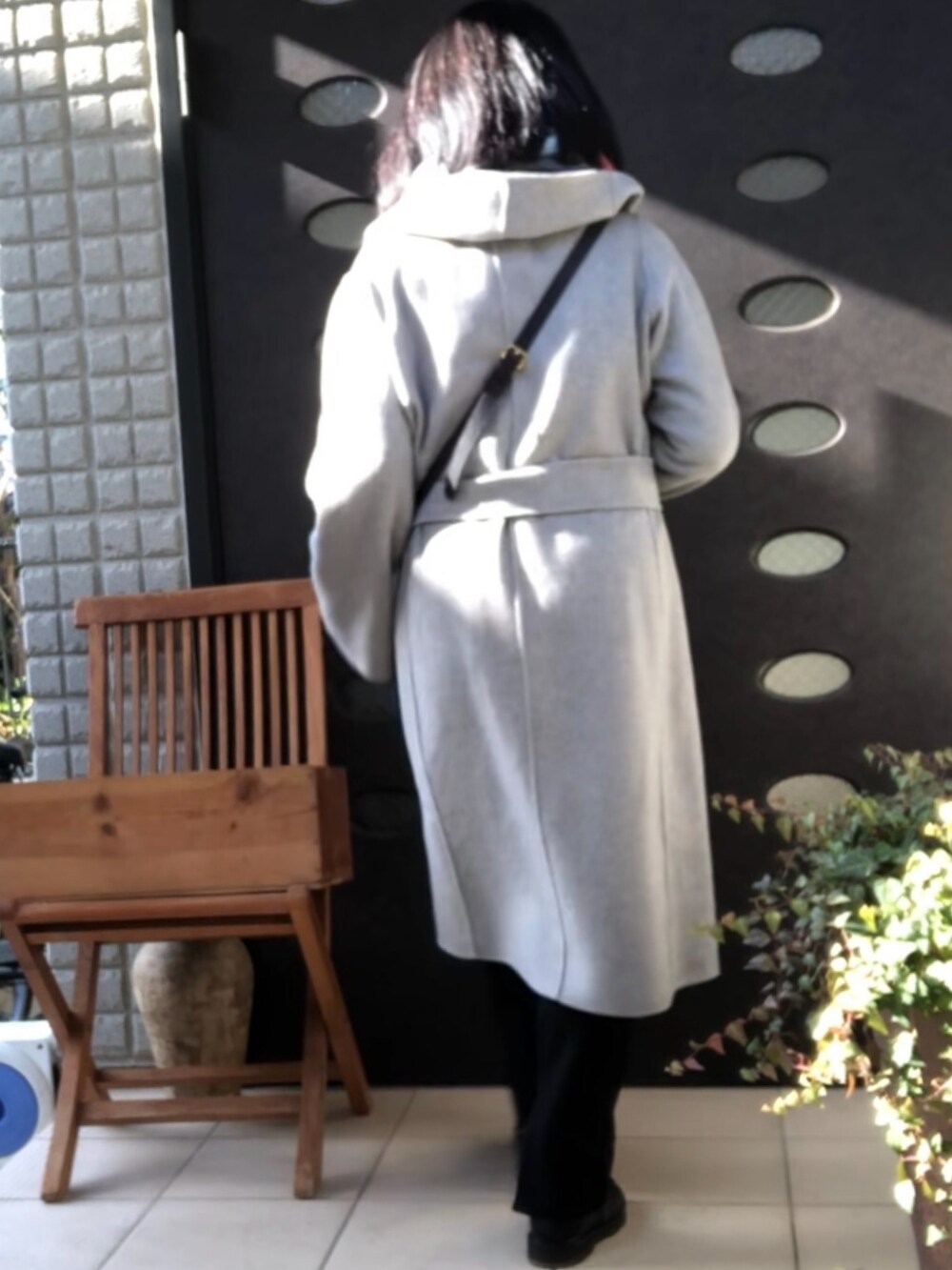 「sita paranticaのアイテム（ショルダーバッグ、ブラック系）」を使った、ロビンさん（骨格ストレート・レディース・160cm）の春コーディネートの3枚目の写真