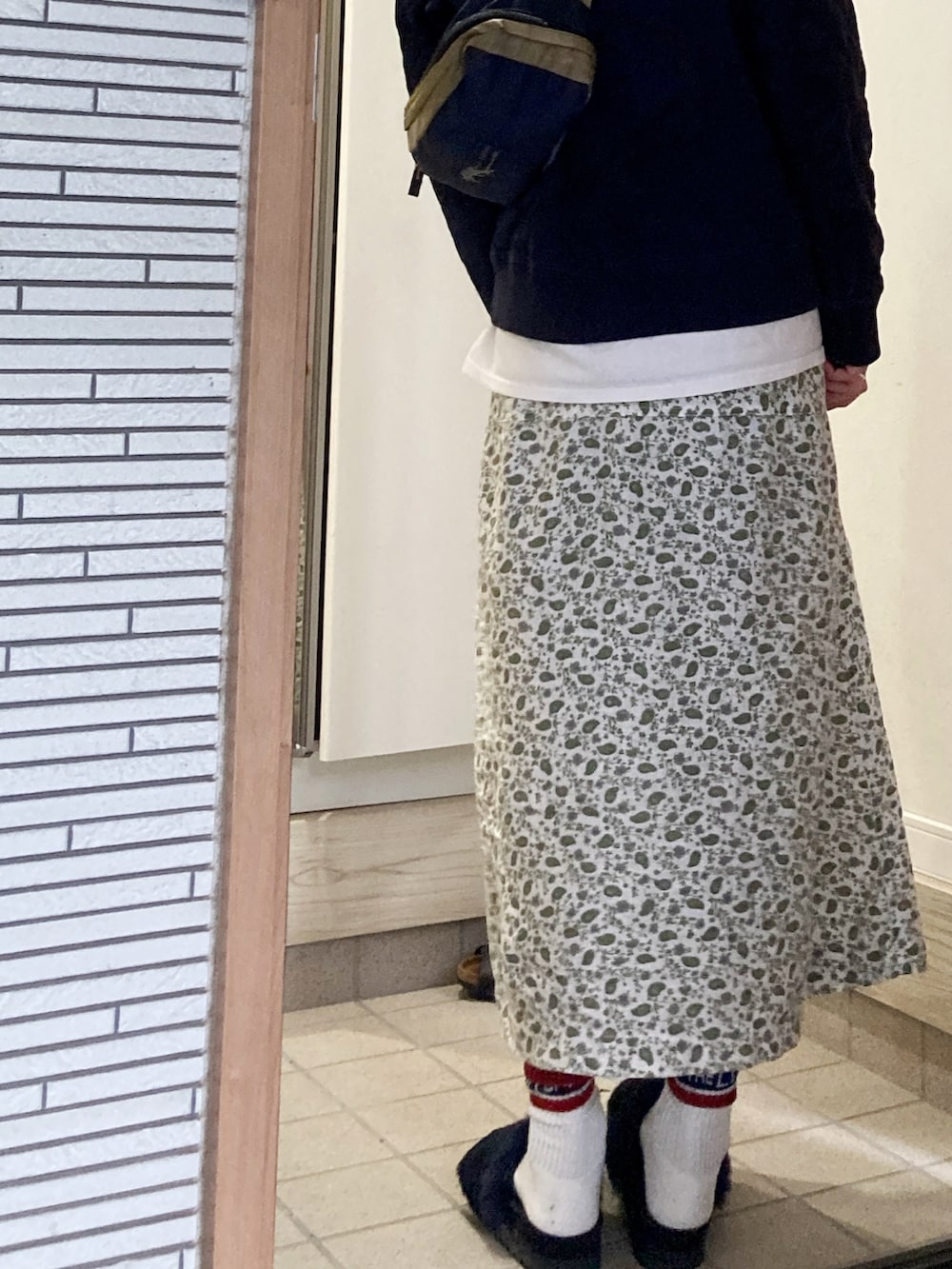 「ラインソックス、アンダーカバー、キルティング、最近のいい感じコーデ、あったかコーデ、秋のコーデ、カジュアルスタイル、ファー」｜「45RPMのアイテム（スカート、グリーン系）」を使った、33さん（骨格ナチュラル・レディース・167cm）の秋コーディネートの2枚目の写真