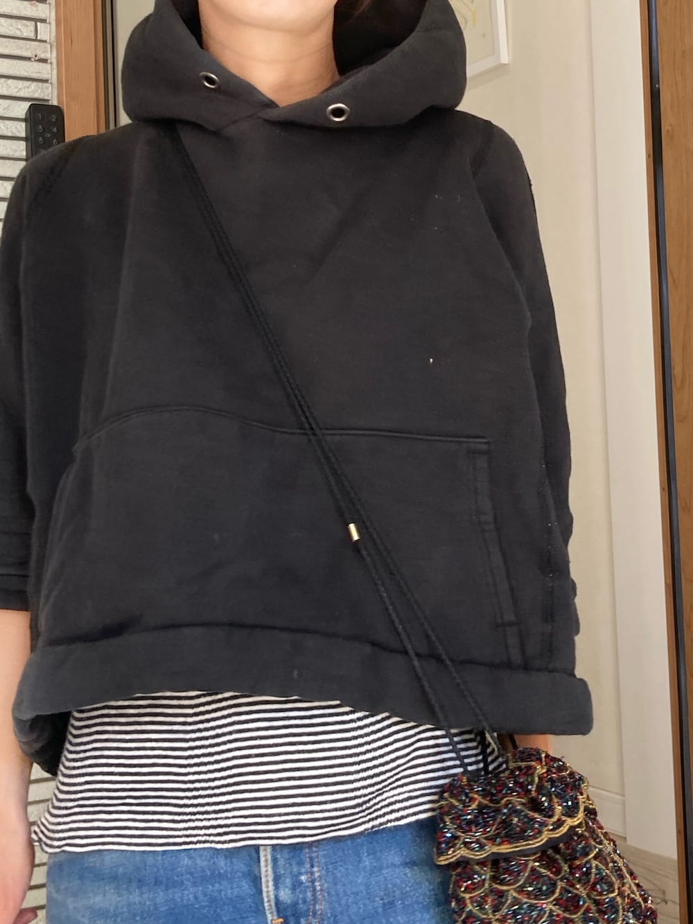 「パーカーコーデ、赤い靴下、赤ソックス、ボーダー、ヴィンテージ デニム、オールスター」｜「Levi'sのアイテム（デニムパンツ、ブルー系）」を使った、33さん（骨格ナチュラル・レディース・167cm）の秋コーディネートの2枚目の写真