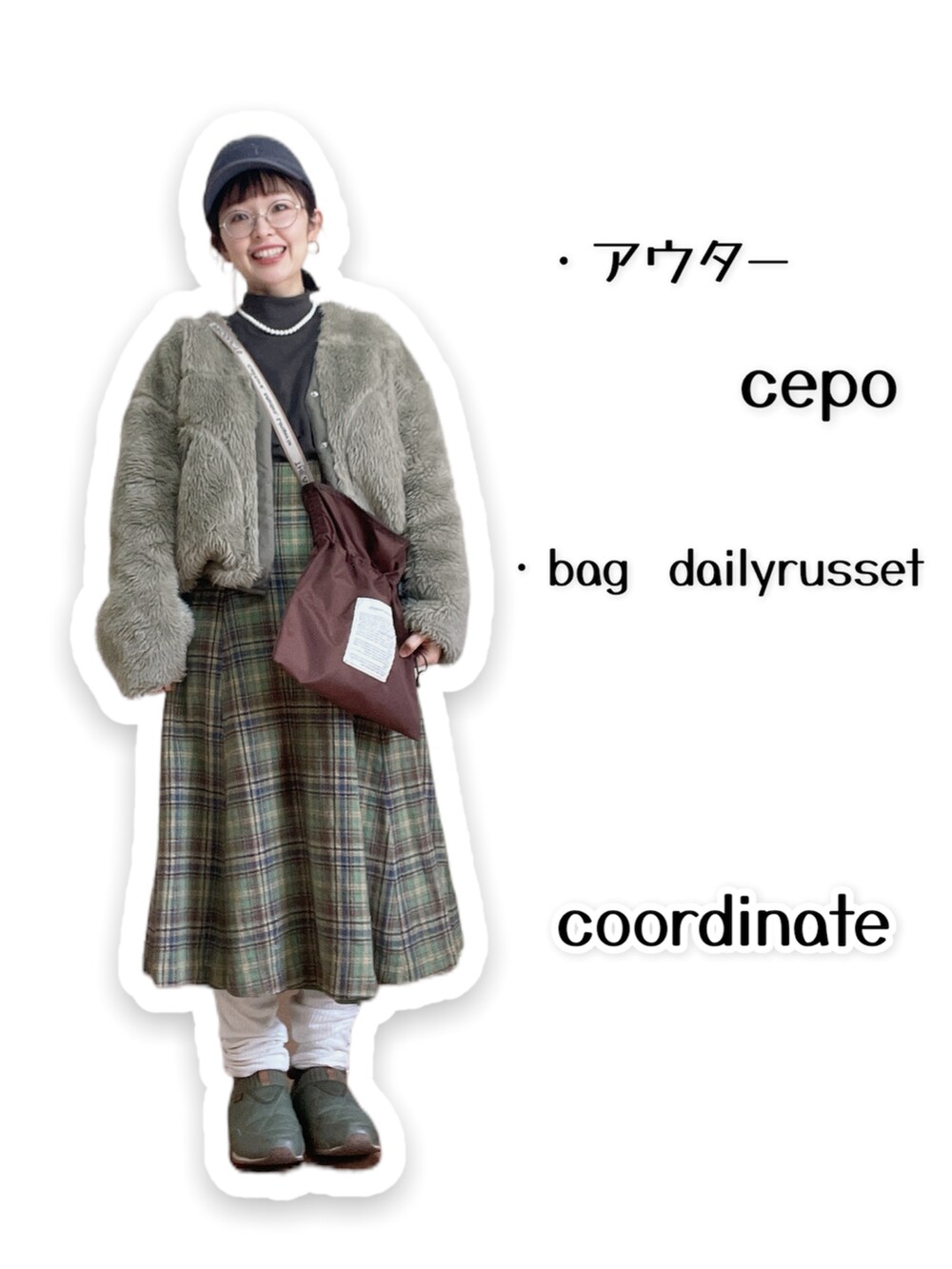 グリーン系のワンピース/ドレス、ブラウン系のショルダーバッグ、グリーン系のジャケット/アウターを着用したレディースの冬コーディネートの2枚目の写真