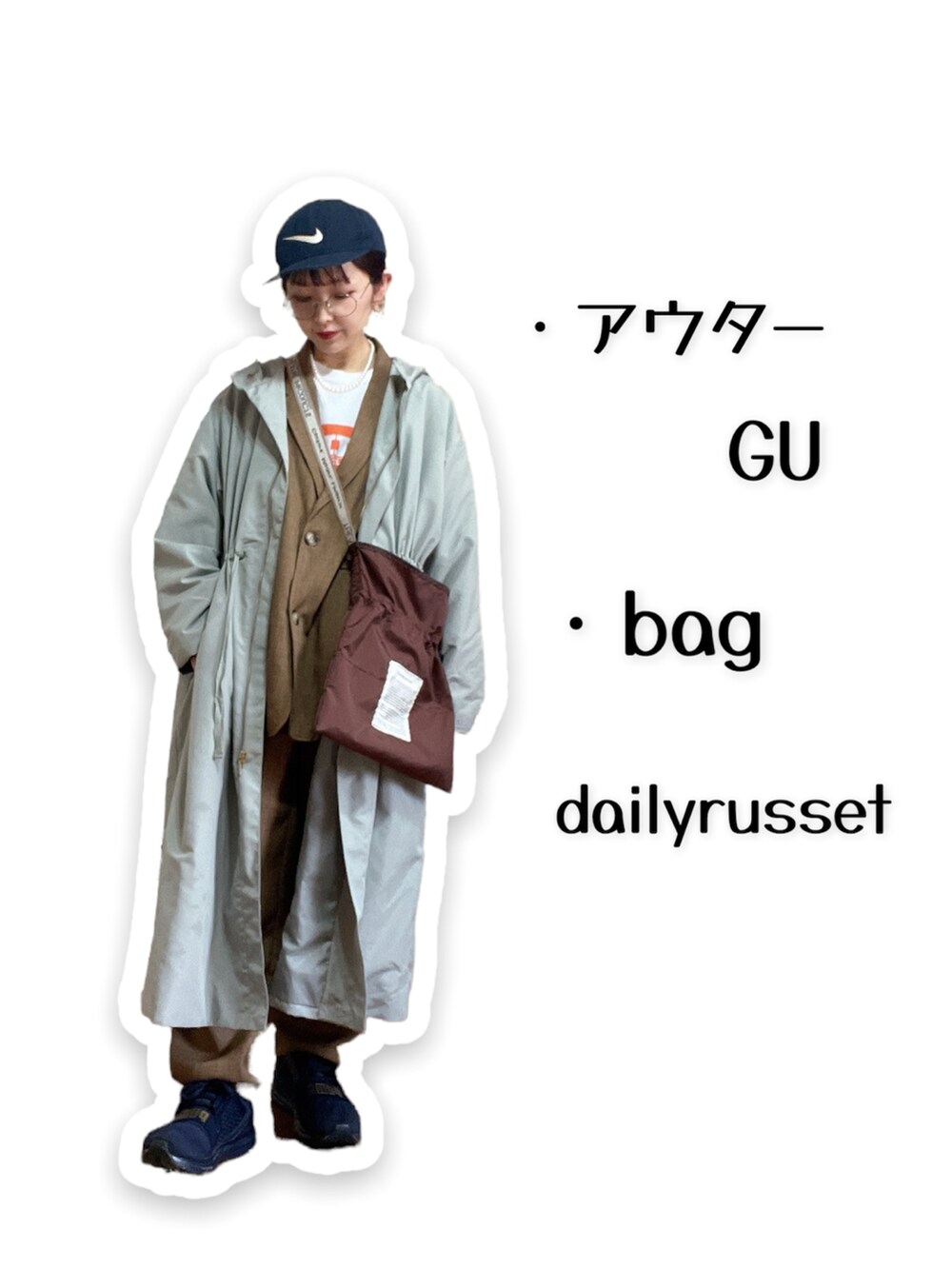 グリーン系のジャケット/アウター、ブラウン系のその他トップス、ホワイト系のTシャツ/カットソーを着用したレディースの春コーディネートの2枚目の写真