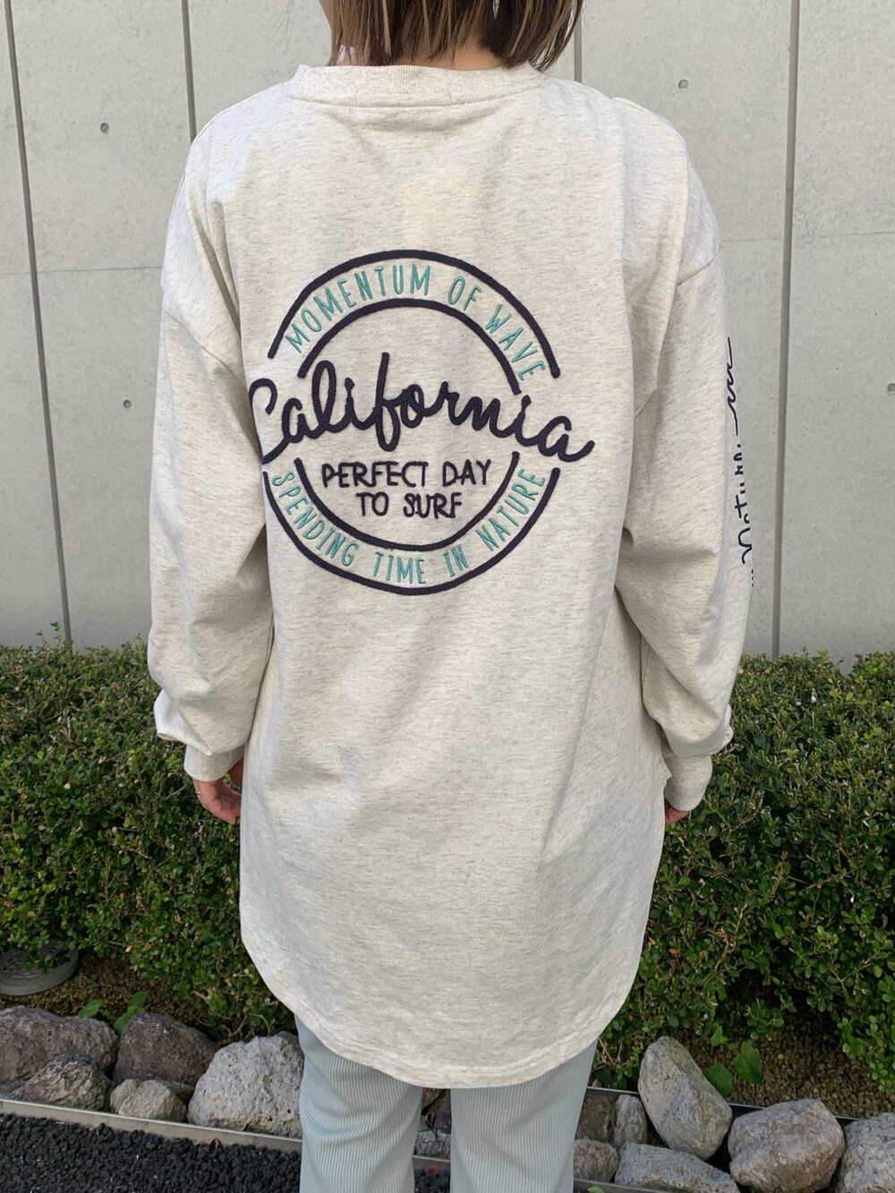 「デニムシャツ、リブパンツ、スニーカー、カラーパンツ、春コーデ、プチプラ、パステルカラー、ラクチンコーデ、オトナカジュアル、春、大人女子、リラックススタイル、ロンT、adidas spezial、adidas」｜「anap mimpiのウエストギャザーワッフルフレアパンツ（その他パンツ、グリーン系）」を使った、Nakamuraさん（レディース・157cm）の春コーディネートの10枚目の写真