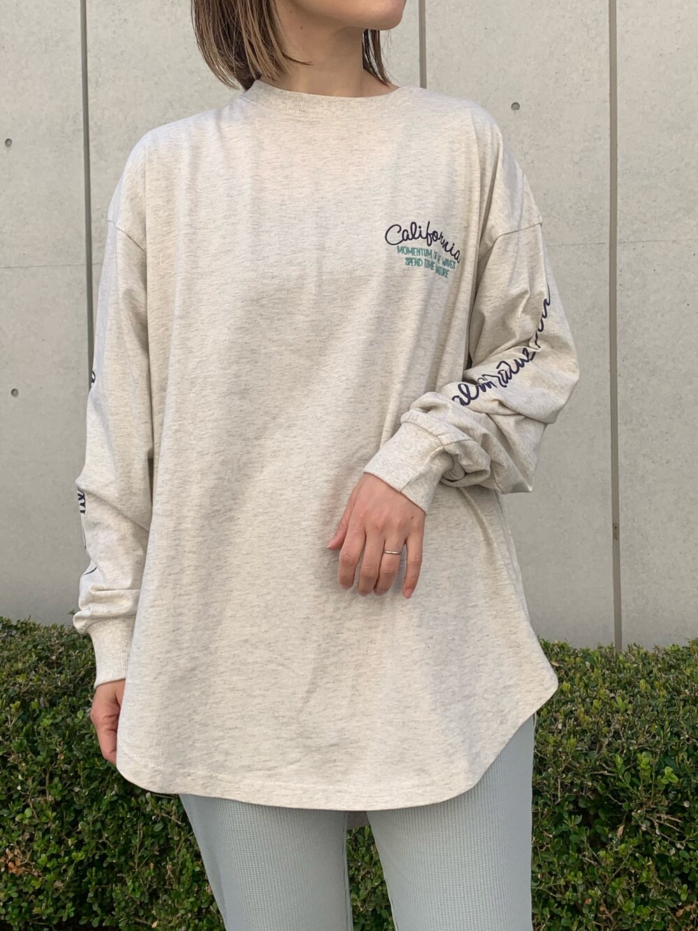 「デニムシャツ、リブパンツ、スニーカー、カラーパンツ、春コーデ、プチプラ、パステルカラー、ラクチンコーデ、オトナカジュアル、春、大人女子、リラックススタイル、ロンT、adidas spezial、adidas」｜「anap mimpiのウエストギャザーワッフルフレアパンツ（その他パンツ、グリーン系）」を使った、Nakamuraさん（レディース・157cm）の春コーディネートの8枚目の写真