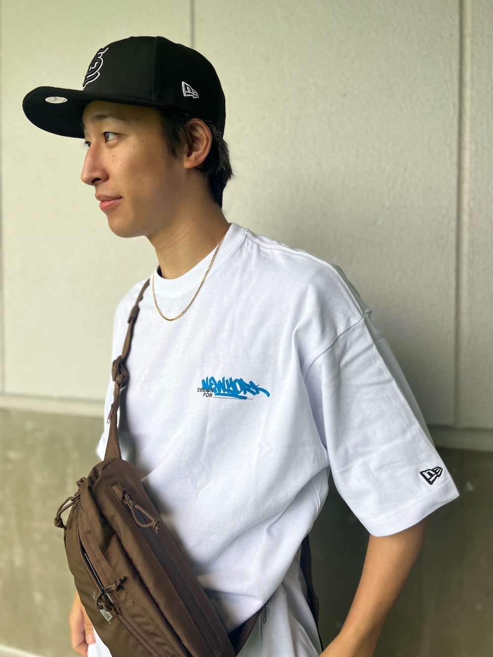 「ロゴT、メンズファッション、NEW ERA、サロモン、休日スタイル」｜「NEW ERAのアイテム（キャップ、ブラック系）」を使った、rikutoさん（メンズ・180cm）の春コーディネートの3枚目の写真