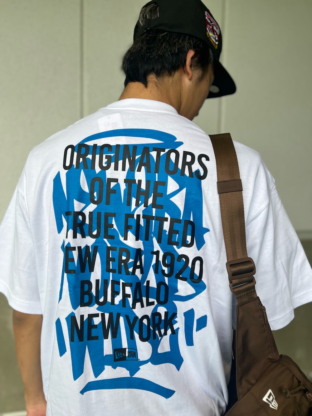 「ロゴT、メンズファッション、NEW ERA、サロモン、休日スタイル」｜「NEW ERAのアイテム（キャップ、ブラック系）」を使った、rikutoさん（メンズ・180cm）の春コーディネートの4枚目の写真