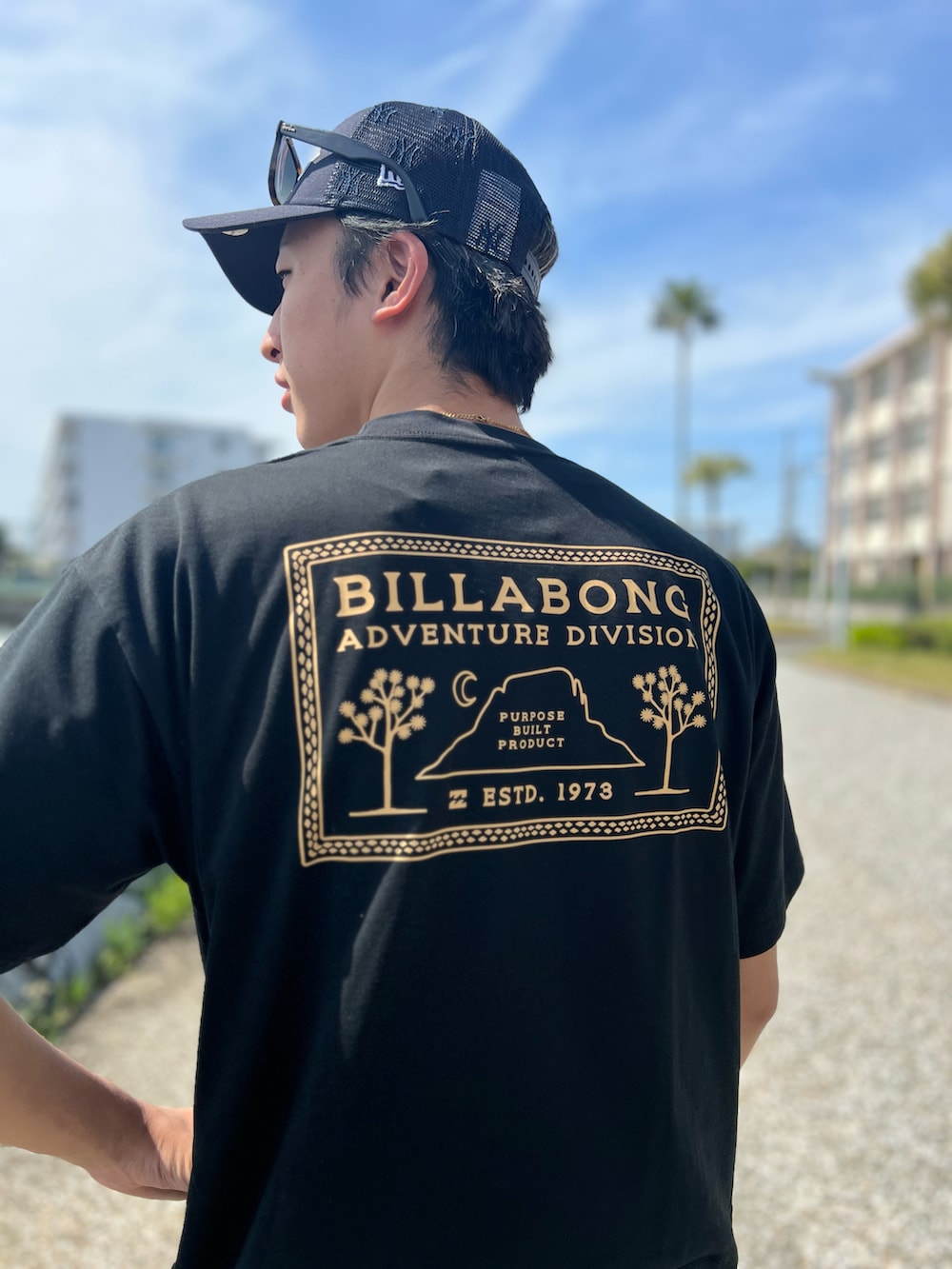 「大人コーデ、BILLABONG、夏コーデ、サーフスタイル、nike sb」｜「BILLABONGのBILLABONG/ビラボン 半袖Tシャツ 吸水速乾 UVケア ワイドシルエット BE011-218（Tシャツ/カットソー、ブラック系）」を使った、rikutoさん（メンズ・180cm）の夏コーディネートの4枚目の写真