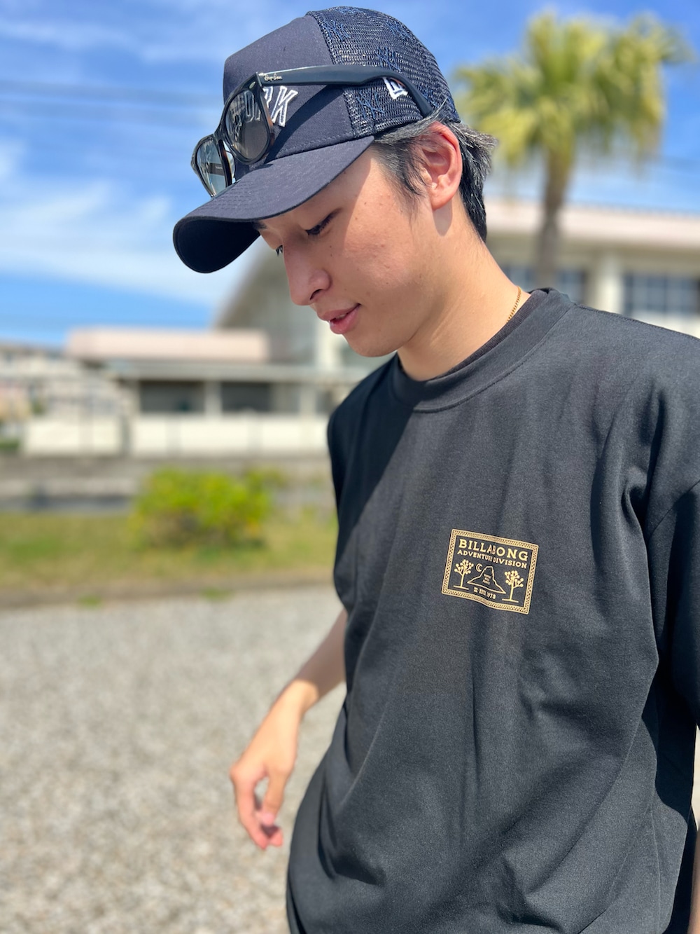 「大人コーデ、BILLABONG、夏コーデ、サーフスタイル、nike sb」｜「BILLABONGのBILLABONG/ビラボン 半袖Tシャツ 吸水速乾 UVケア ワイドシルエット BE011-218（Tシャツ/カットソー、ブラック系）」を使った、rikutoさん（メンズ・180cm）の夏コーディネートの3枚目の写真