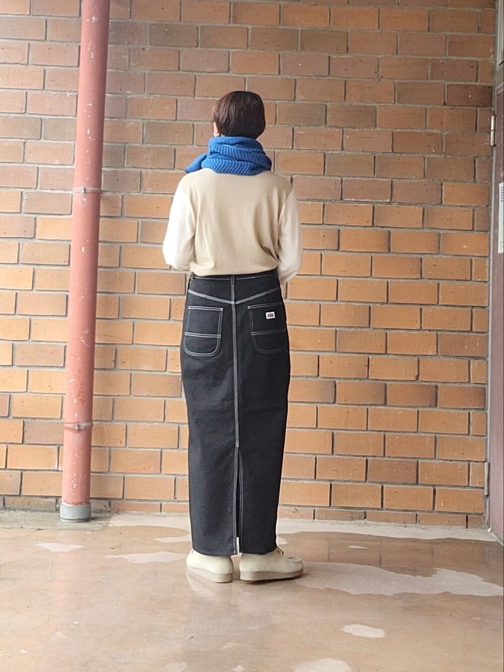 「セットアップ、UNIQLO×jwanderson、タートルネック、マキシスカート、マフラーコーデ、チェック」｜「AIGLEのロールダル スカーフ（マフラー、ブルー系）」を使った、まゆさん（レディース・167cm）の秋コーディネートの5枚目の写真
