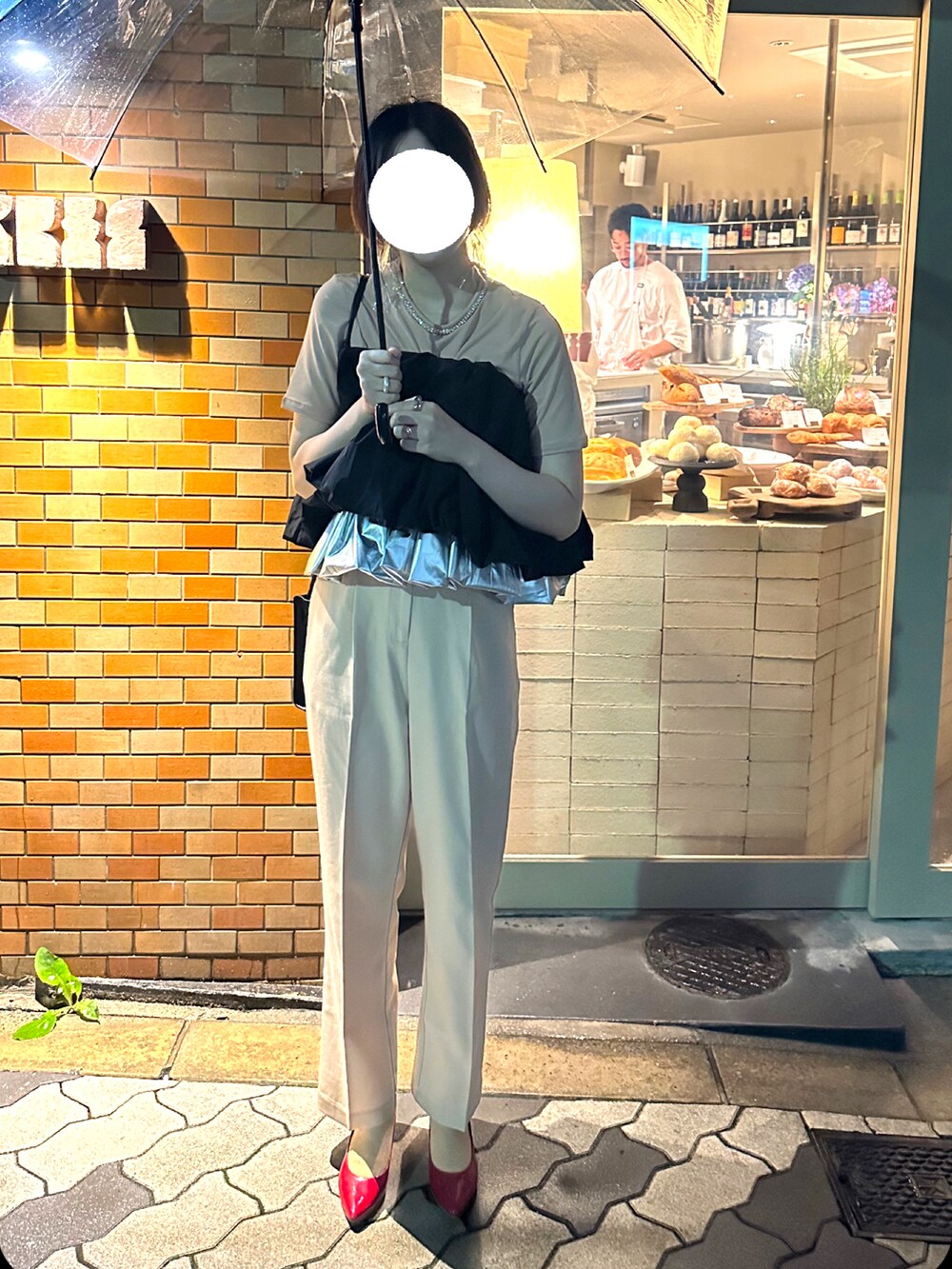 「きれいめカジュアル、夏だ！Tシャツ着よう！、オトナ女子、パンツスタイル、大人コーデ、シルバー小物」｜「MAISON SPECIALのビジューカラージャージートップ【MAISON SPECIAL/メゾンスペシャル】（Tシャツ/カットソー、ベージュ系）」を使った、jijiさん（レディース・160cm）の夏コーディネートの2枚目の写真