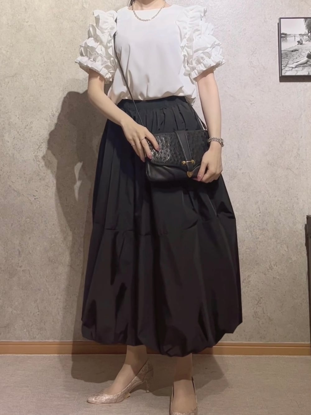 「フリルブラウス、ブラウス、カジュアルコーデ、大人女子、Tシャツ、大人カジュアル、フリル、黒、ユニクロ、gu、楽チンコーデ」｜「j&marmieのアイテム（スカート、ブラック系）」を使った、J&marmie fukuokaさん（レディース・163cm）の春コーディネートの4枚目の写真