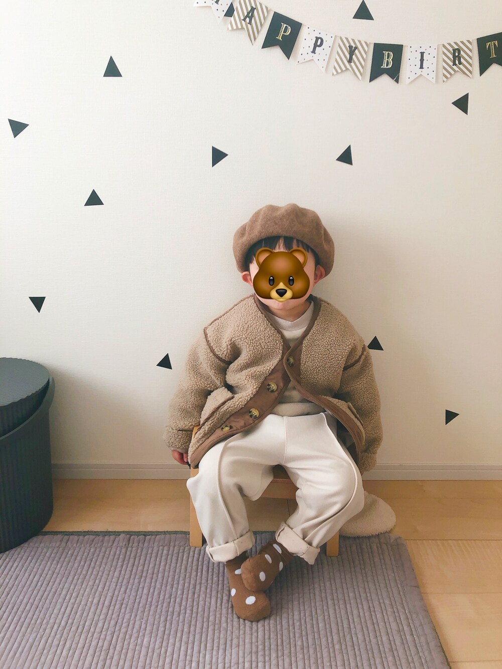 「男の子コーデ、プチプラ、ホワイトコーデ、ベージュコーデ、4歳、100cm、ベレー帽、ボア」｜「GLOBAL WORKのアイテム（ハンチング/ベレー帽、ブラウン系）」を使った、ちょたさん（キッズ・100cm）の冬コーディネートの2枚目の写真