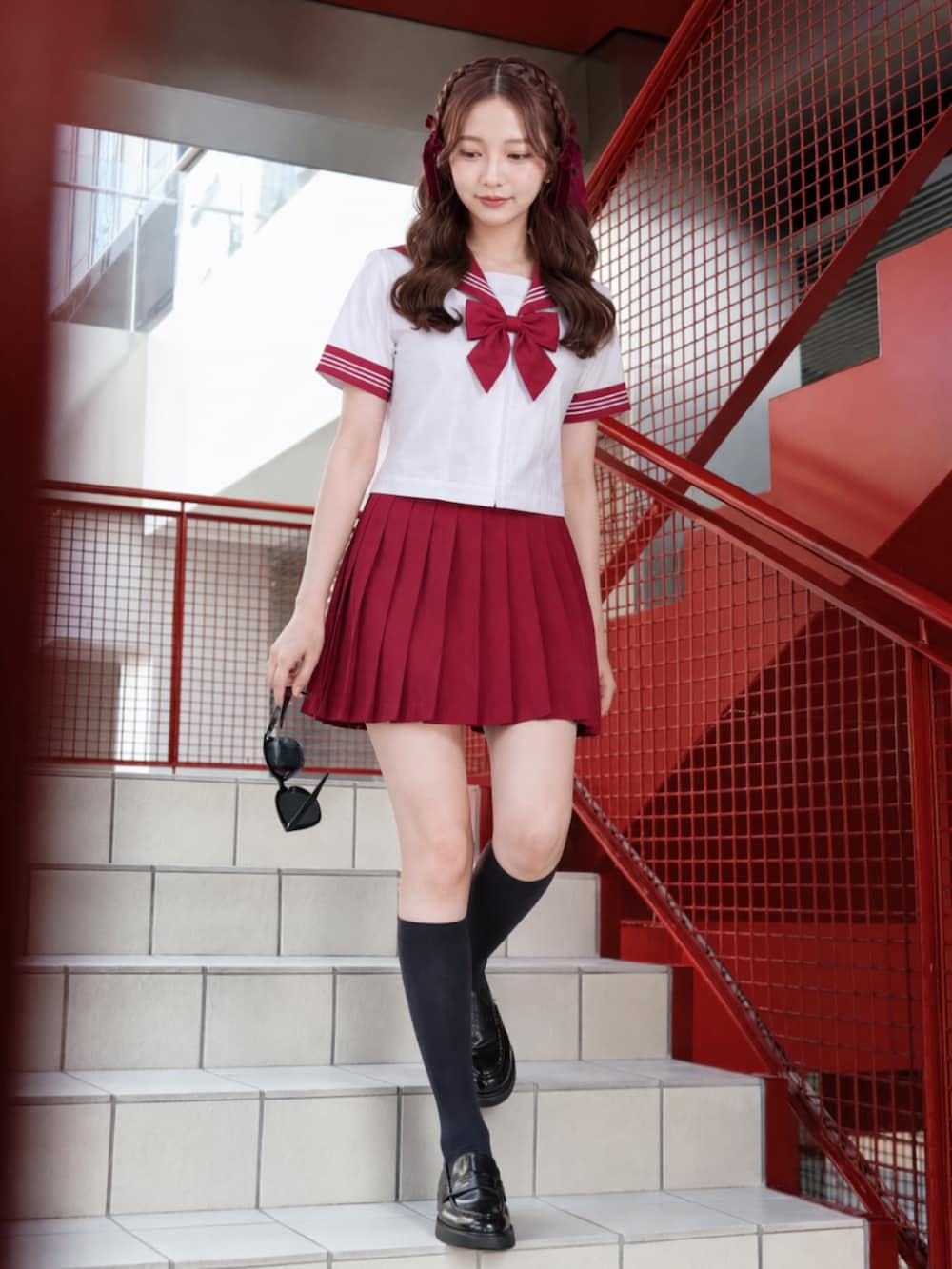 レッド系のコスチューム/パーティーグッズを着用したレディースの夏コーディネートの3枚目の写真