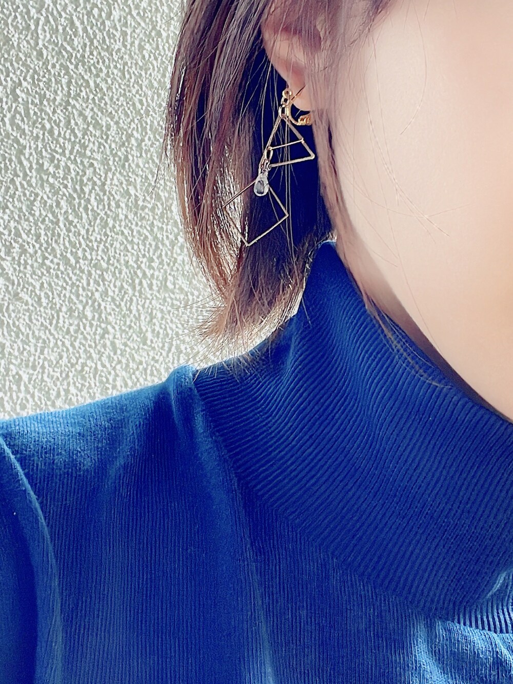 「楽チンコーデ、シンプル、ワンピース、レイヤードスタイル、ローファー、ZARA、プチプラ、blue、青、イヤリング」｜「Handmadeのアイテム（イヤリング、ゴールド系）」を使った、Sakuさん（レディース・164cm）の夏コーディネートの2枚目の写真