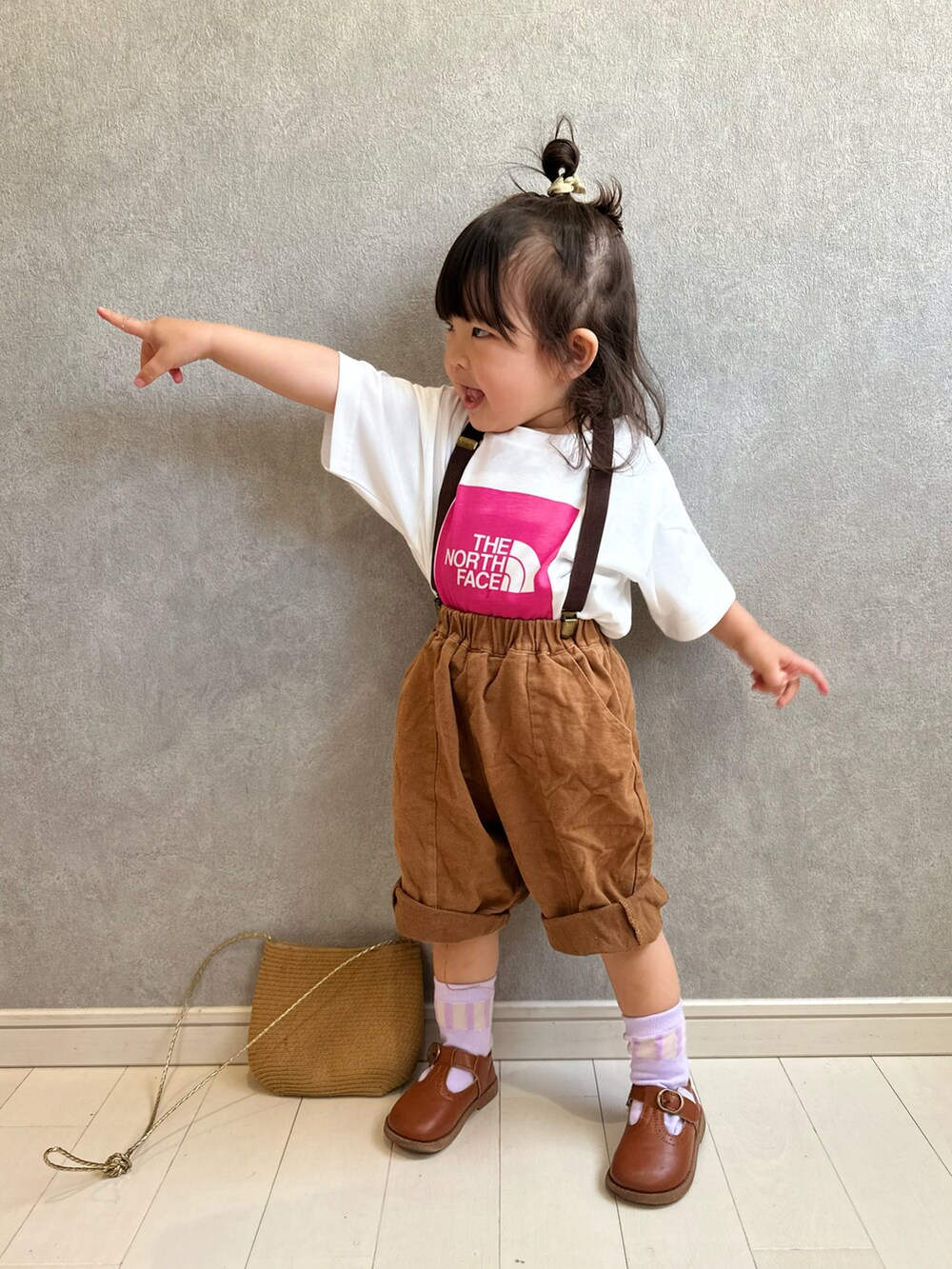 kii_memeさんの「THE NORTH FACE:カラード ビッグ ロゴ Tシャツ（THE NORTH FACE）」を使ったコーディネートの2枚目の写真