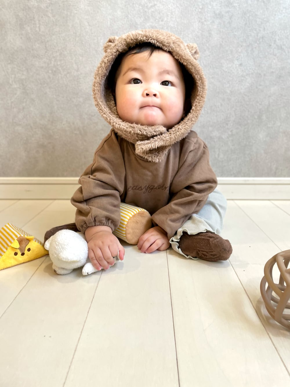 「ハロウィン、冬コーデ、休日スタイル、ロンパース、赤ちゃん、秋、ベビーコーデ、秋コーデ、devirock、wearhalloween2021、ボア、もこもこ、ブラウン」｜「BRANSHESのくま耳ベビーボア帽子（その他ベビー用品、ブラウン系）」を使った、kii_memeさん（キッズ・130cm）の秋コーディネートの3枚目の写真