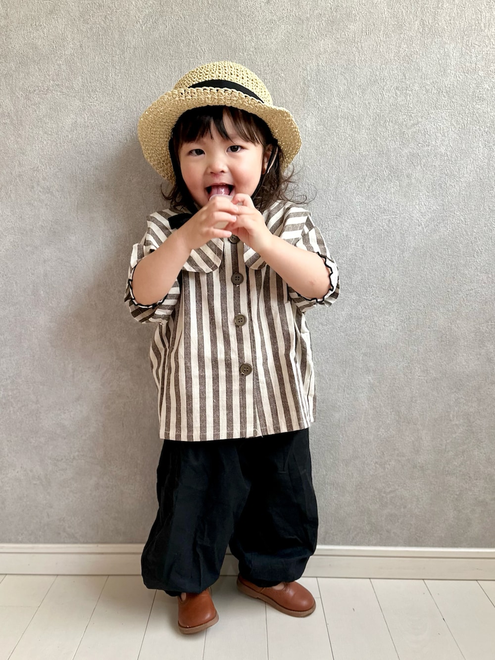「お出かけコーデ日記、カジュアルコーデ、ワントーンコーデ、韓国子供服、春夏コーデ、ストライプ、ビッグカラー、むぎわら帽子、カラーパンツ、シンプルコーデ、ストライプシャツ、シャツスタイル」｜「BRANSHESの【ベビー】ペーパーハット（その他ベビー用品、ベージュ系）」を使った、kii_memeさん（キッズ・147cm）の春コーディネートの3枚目の写真