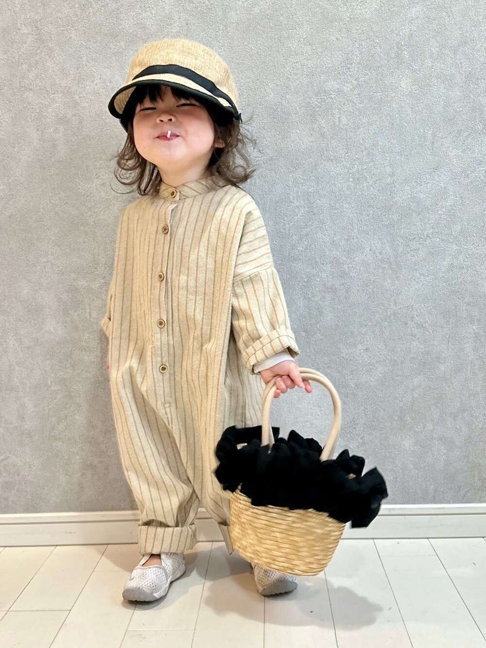 「シンプルコーデ、お出かけコーデ、NIKE、オールインワン、ワントーンコーデ、ベージュ、春コーデ、春色、春夏コーデ、春カラー、ストライプ、オーバーサイズ、休日スタイル、淡色コーデ、カジュアルコーデ」｜「THE NORTH FACEのTHE NORTH FACE（ザノースフェイス）HIKE CAP（キャップ、ベージュ系）」を使った、kii_memeさん（キッズ・145cm）の冬コーディネートの4枚目の写真