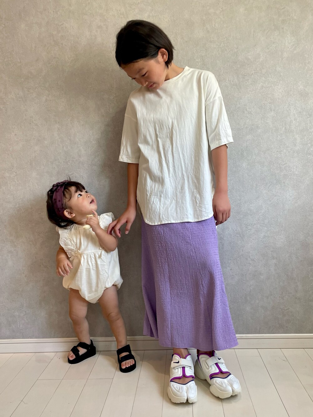 「キッズコーデ、休日スタイル、秋コーデ、秋服準備はじめました、Tシャツ、カバーオール、サンダル、シンプルコーデ、男の子」｜「BRANSHESのビックシルエットTシャツ（Tシャツ/カットソー、ホワイト系）」を使った、kii_memeさん（キッズ・140cm）の夏コーディネートの3枚目の写真