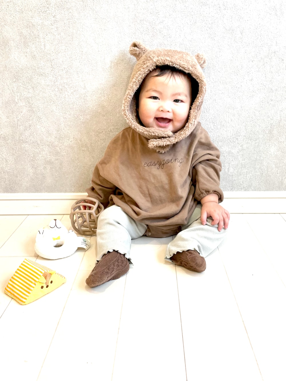 「ハロウィン、冬コーデ、休日スタイル、ロンパース、赤ちゃん、秋、ベビーコーデ、秋コーデ、devirock、wearhalloween2021、ボア、もこもこ、ブラウン」｜「BRANSHESのくま耳ベビーボア帽子（その他ベビー用品、ブラウン系）」を使った、kii_memeさん（キッズ・130cm）の秋コーディネートの2枚目の写真