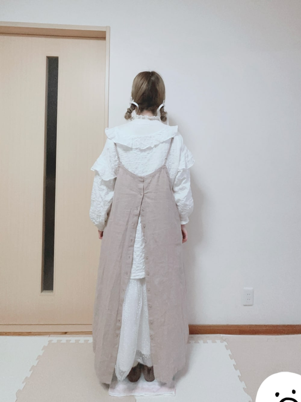 「Samansa Mos2のベロアワンストラップシューズ(ドレスシューズ、ブラウン系)」を使った、𝚖 𝚎 𝚛 𝚘 ⋈*。゚さん(レディース・156cm)の春コーディネートの2枚目の写真