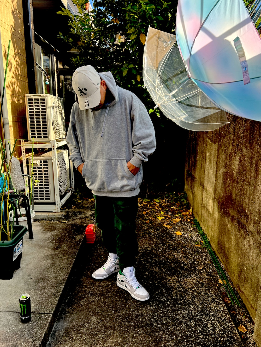 「オーバーサイズ、スニーカーコーデ、ビッグシルエット、ストリートファッション、ootd、カーキ」｜「AIR JORDANのアイテム（スニーカー、グリーン系）」を使った、⛪️akilla⛪️さん（メンズ・170cm）の秋コーディネートの2枚目の写真