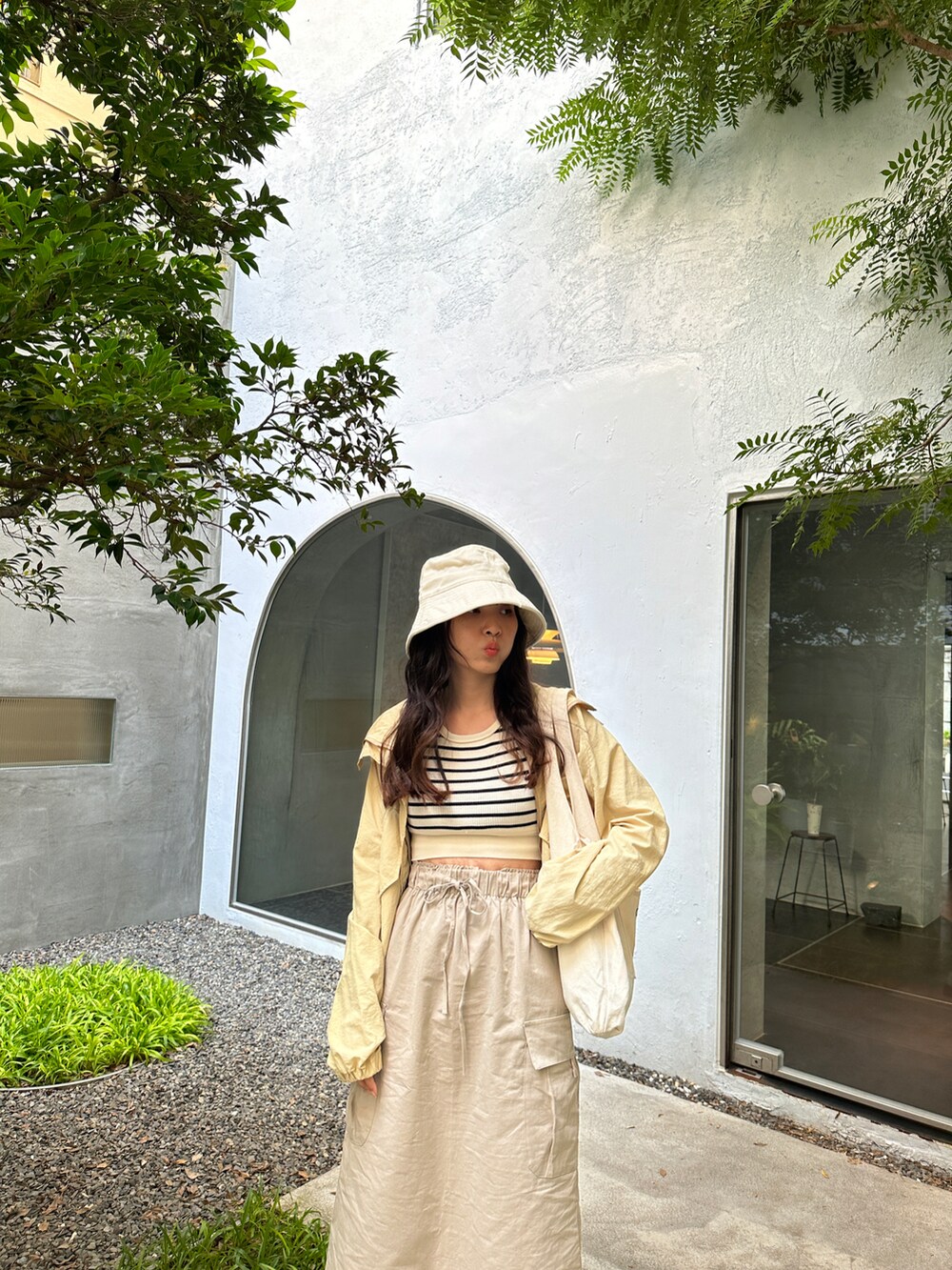 「秋服、秋コーデ、秋色コーデ」｜「mercci22のアイテム（帽子、ホワイト系）」を使った、Krystalさん（レディース・160cm）の秋コーディネートの2枚目の写真