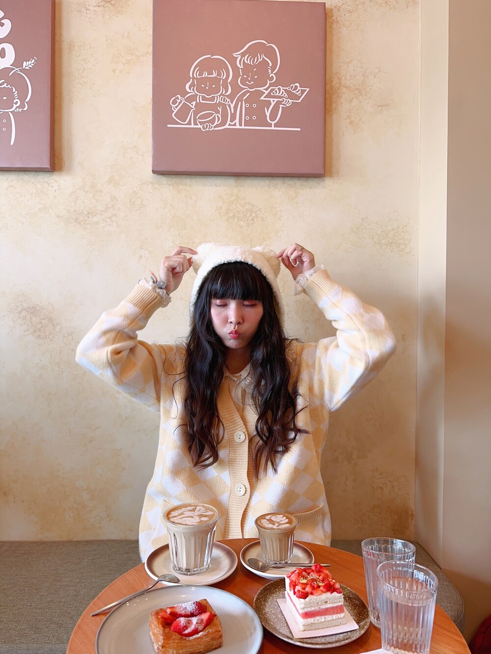 「休日コーデ、咖啡厅」｜「no brandのアイテム（帽子、ホワイト系）」を使った、Krystalさん（レディース・160cm）の冬コーディネートの2枚目の写真