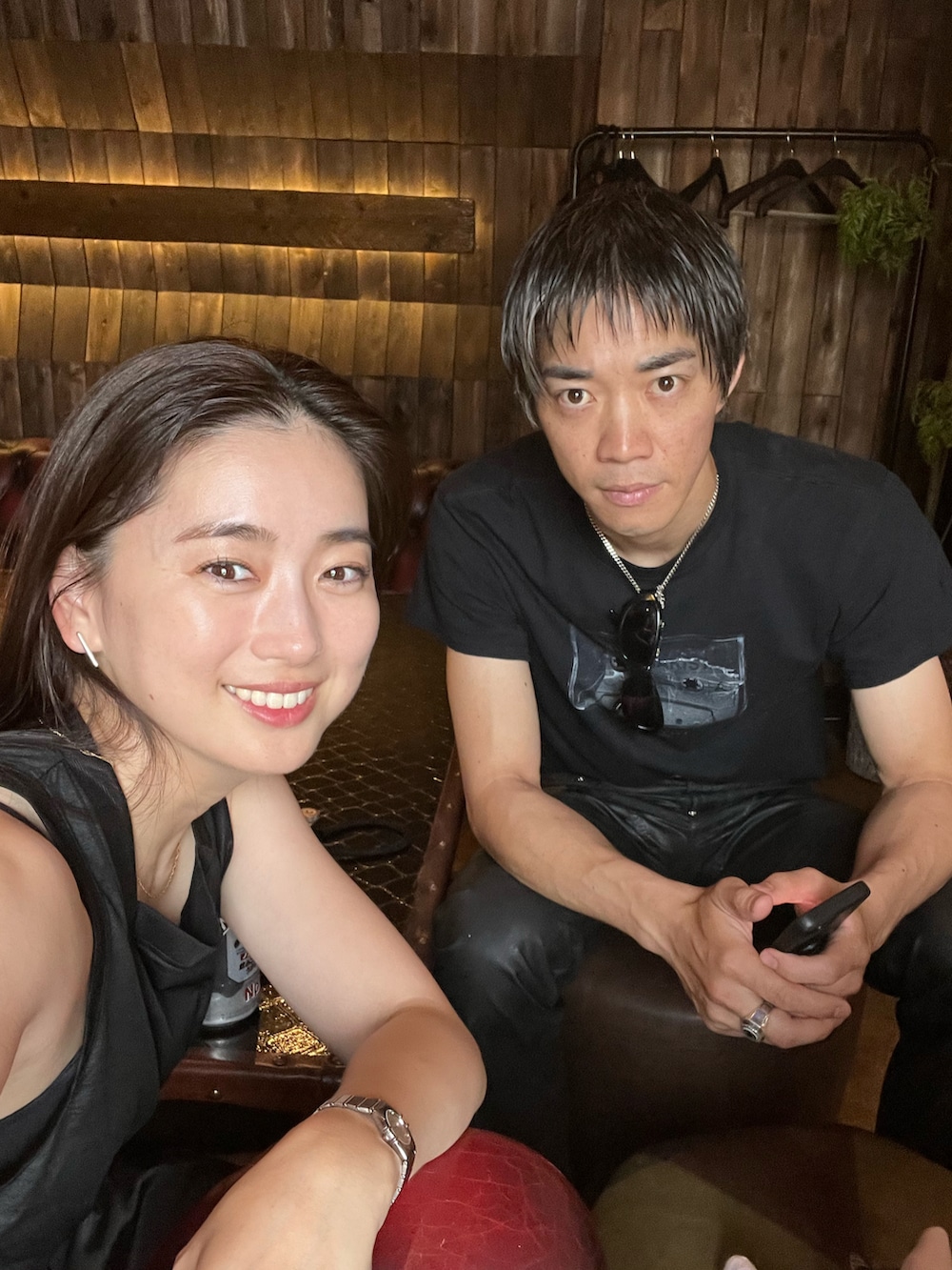 「親子コーデ、ママコーデ、ベビーコーデ、男の子、ブラック、カジュアル、Tシャツ、西松屋、adidas、DRIS VAN NOTEN、JOHN LAWRENCE SULLIVAN、Vivienne Westwood」｜「西松屋のアイテム（パンツ、グリーン系）」を使った、Chisato さん（レディース・167cm）の夏コーディネートの2枚目の写真