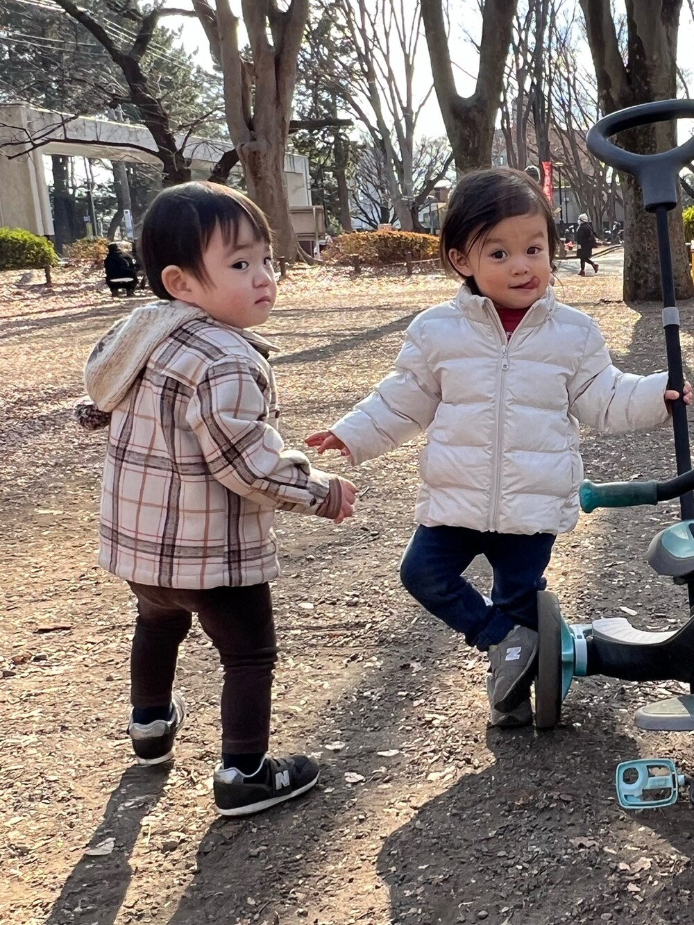 「冬コーデ、茶色コーデ、カジュアルコーデ、ベビーコーデ、男の子、ZARA KIDS、UNIQLO、ニット帽」｜「ZARA KIDSのアイテム（ジャケット/アウター、ベージュ系）」を使った、Chisato さん（レディース・167cm）の冬コーディネートの3枚目の写真