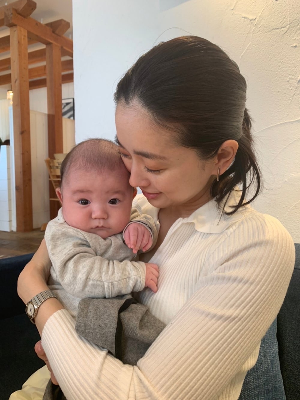 「冬コーデ、カジュアル、ママコーデ、授乳中コーデ、ニットブラ、赤ちゃん、shein、JOHN LAWRENCE SULLIVAN、NIKE、iliann loeb、UGG、おでかけんのしん」｜「JOHN LAWRENCE SULLIVANのベージュといろちおきにいり🤍🤍🤍（パンツ、ホワイト系）」を使った、Chisato さん（レディース・167cm）の冬コーディネートの2枚目の写真