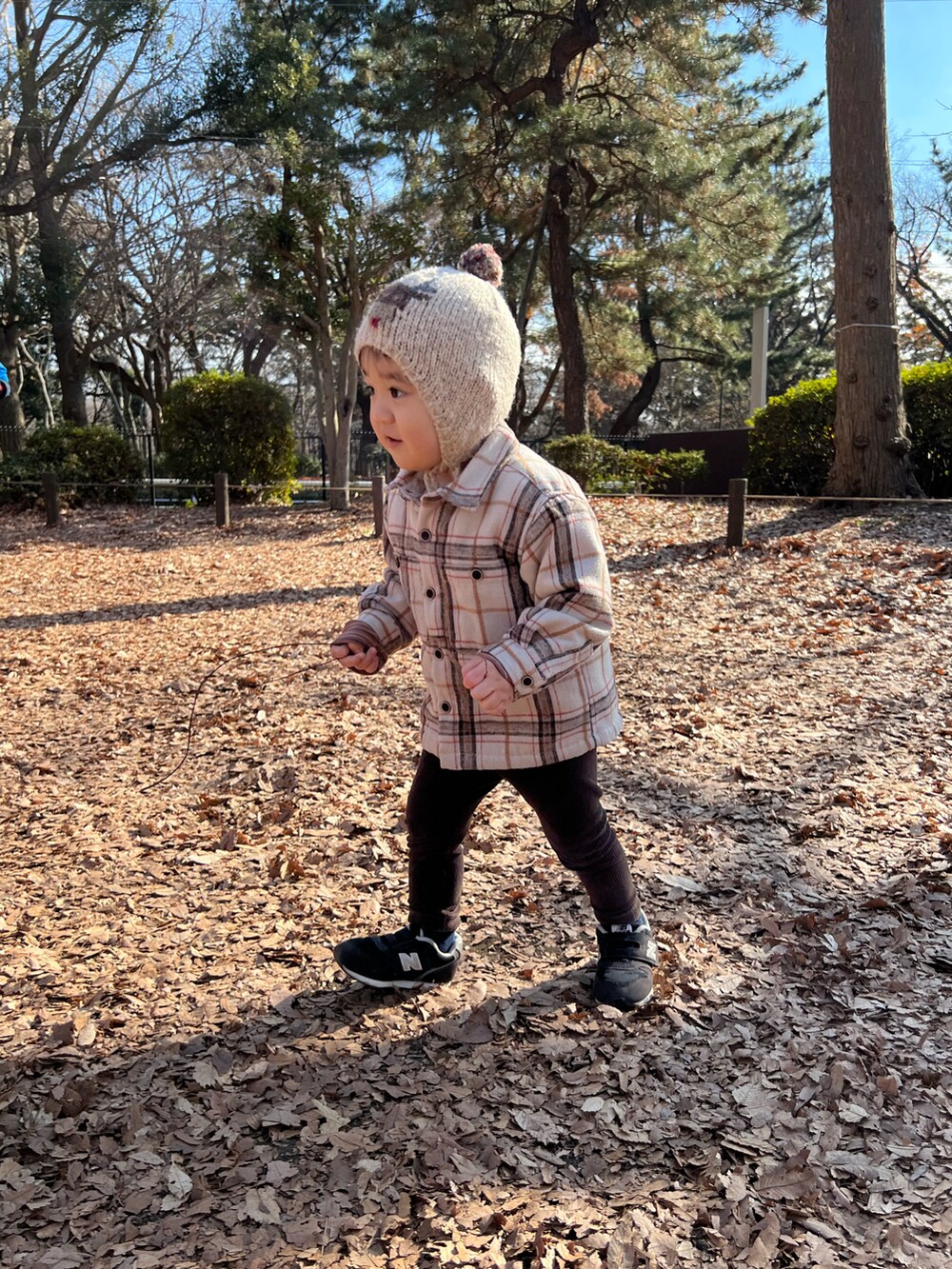 「冬コーデ、茶色コーデ、カジュアルコーデ、ベビーコーデ、男の子、ZARA KIDS、UNIQLO、ニット帽」｜「ZARA KIDSのアイテム（ジャケット/アウター、ベージュ系）」を使った、Chisato さん（レディース・167cm）の冬コーディネートの2枚目の写真