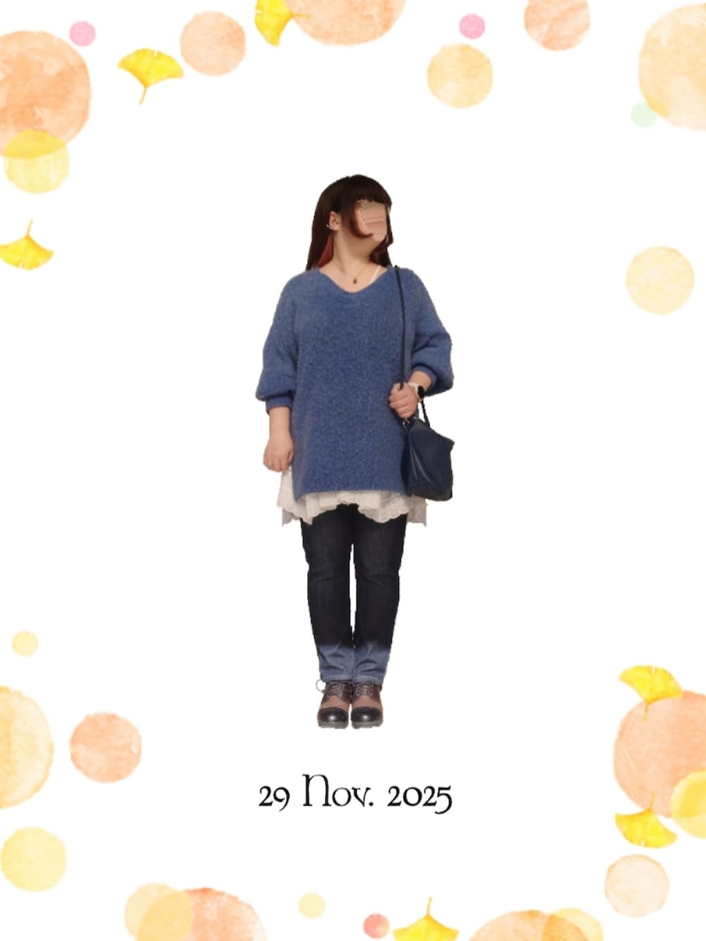 ブルー系のニット/セーター、ホワイト系のキャミソール、ホワイト系のワンピースを着用したレディースの冬コーディネートの2枚目の写真