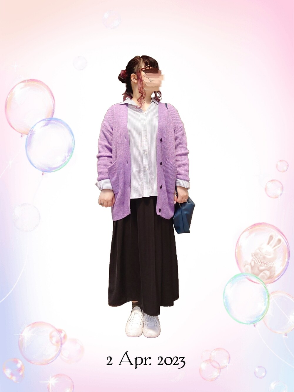 「4月、春、春コーデ、ストライプシャツ、黒スカート、白スニーカー、カーディガン、大人カジュアル、ドライブ、お出かけコーデ、ぽっちゃりコーデ」｜「AMERICAN HOLICのアイテム（シャツ/ブラウス、ブルー系）」を使った、みぃさん（レディース・157cm）の春コーディネートの2枚目の写真