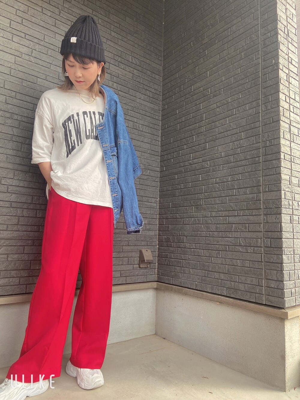 「赤パンツ、coca、プチフラ、コカ(coca)、カラーパンツ」｜「coca（coca）のワイドパンツ（その他パンツ、レッド系）」を使った、yuniconさん（レディース・163cm）の秋コーディネートの2枚目の写真