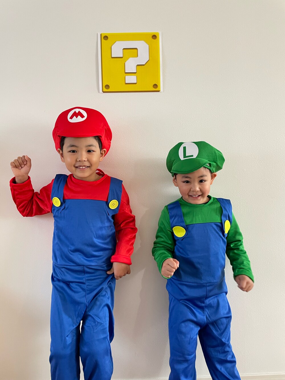「WEARハロウィン2022、マリオブラザーズ、ハロウィン、兄弟コーディネート、お洒落さんとつながりたい、シンプル、プチプラ」｜「マリオのアイテム（帽子、レッド系）」を使った、EBIHARA    NOZOMIさん（キッズ・110cm）の秋コーディネートの3枚目の写真