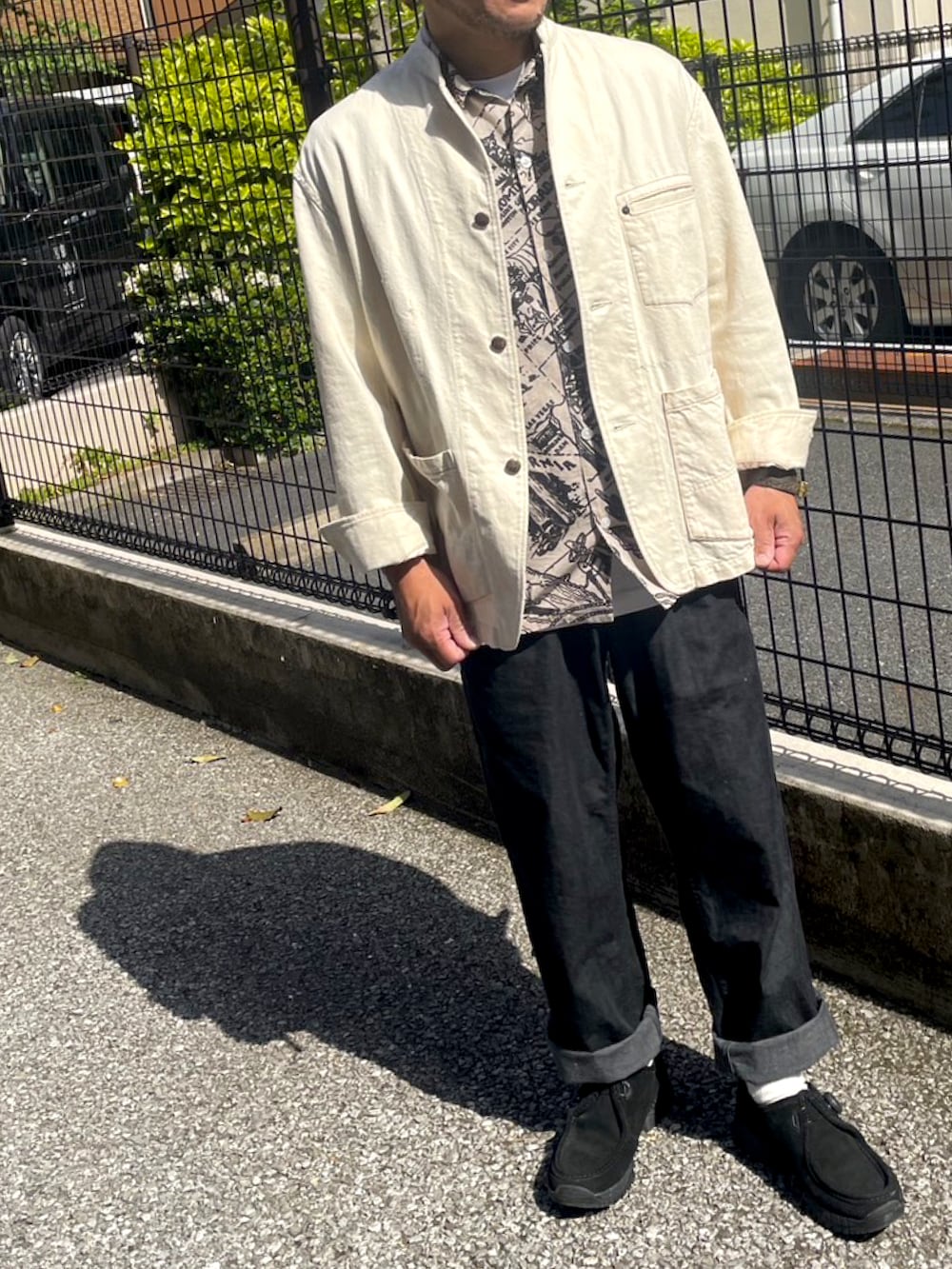 「大人カジュアル、春コーデ、白ジャケット、ワークパンツ、デニムパンツ、白ソックス、アロハシャツ、BINDU、おじさん、アラフォー」｜「HOLLYWOOD RANCH MARKETのアイテム（ニットキャップ/ビーニー、ベージュ系）」を使った、masu＊さん（メンズ・168cm）の春コーディネートの2枚目の写真