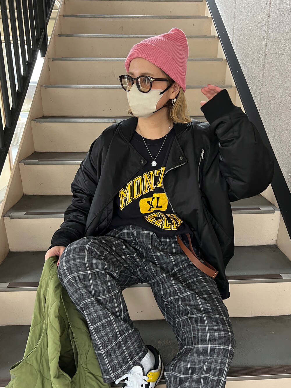 「オトナカジュアル、休日コーデ、カジュアルコーデ、秋コーデ、冬コーデ、高身長女子、MA-1、ビックシルエット、韓国ファッション、チェックパンツ、プチプラコーデ」｜「CREARE -LINO-のオーバーサイズ ワイドスリーブ キルト中綿 ライダース MA-1<ユニセックス>（MA-1、ブラック系）」を使った、natsupooさん（レディース・167cm）の秋コーディネートの2枚目の写真