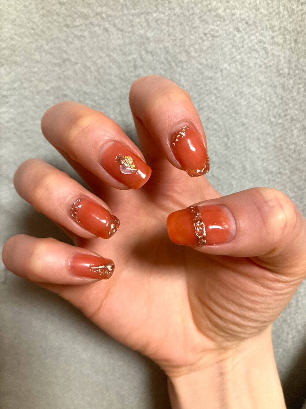 オレンジ系のその他を着用したレディースの春コーディネートの2枚目の写真