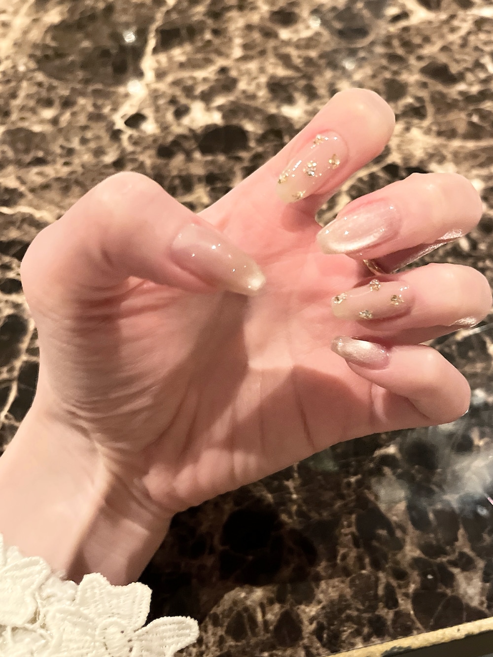 ピンク系のその他を着用したレディースの春コーディネートの3枚目の写真