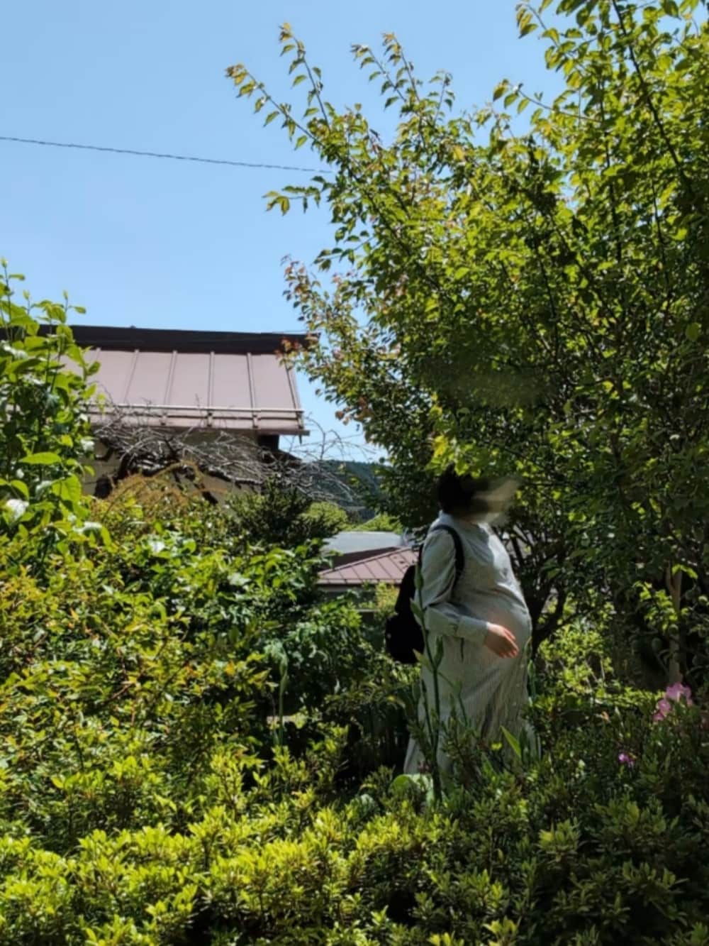「ワンピース、マタニティコーデ、マタニティワンピ、ダチョウ、マタニティーコーデ、低身長コーデ、妊婦さんにもおすすめ、妊婦、ストライプワンピース、妊婦服」｜「mimのアイテム（シャツワンピース、グレー系）」を使った、しまてさん（レディース・140cm）の夏コーディネートの2枚目の写真