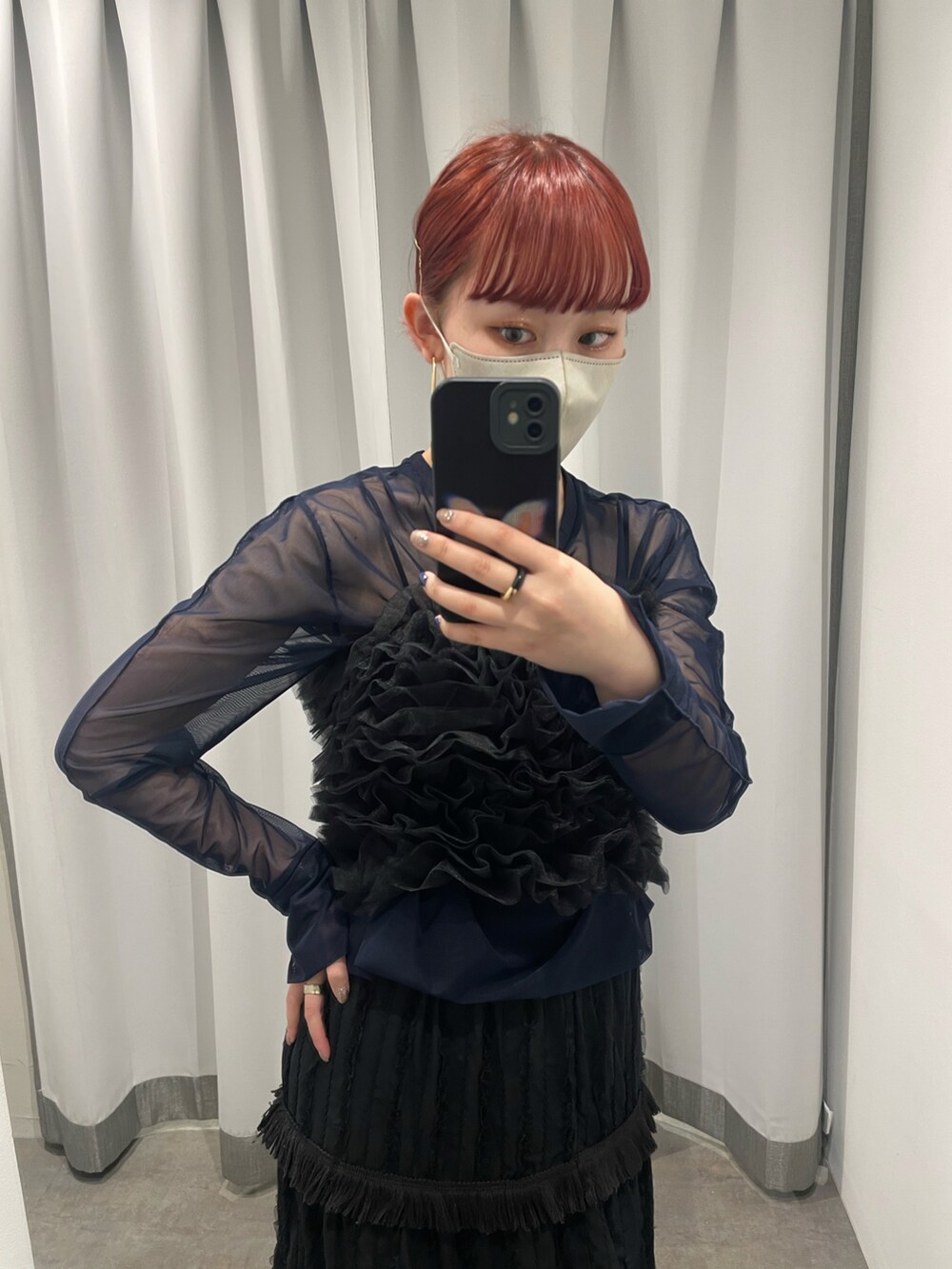 「春夏コーデ、プチプラ、プチプラコーデ、オトナカジュアル、今日のコーデ、モノトーンコーデ、ゆるパンツ、パンツスタイル、大人可愛い、Lui's、luisfemme、パステルカラー、サロペット」｜「Lui'sのアイテム（その他トップス、ブラック系）」を使った、moekaさん（レディース・156cm）の春コーディネートの2枚目の写真