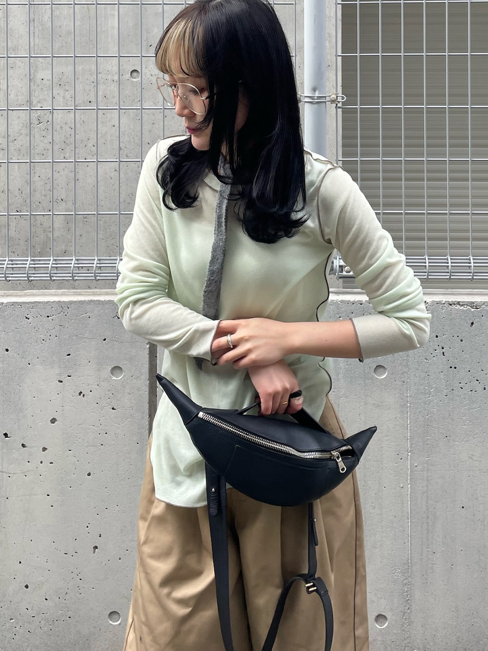 「春コーデ、春めき満開コーデ、おでかけコーデ、春服コーデ、パンツスタイル、着回しコーデ、春、カジュアル、カジュアルコーデ、シアートップス、シアー、メロートップス、Lui's、luisfemme、チノハーフパンツ」｜「Lui'sのシアーメローカットソー（Tシャツ/カットソー、グリーン系）」を使った、moekaさん（骨格ウェーブ・レディース・156cm）の春コーディネートの2枚目の写真