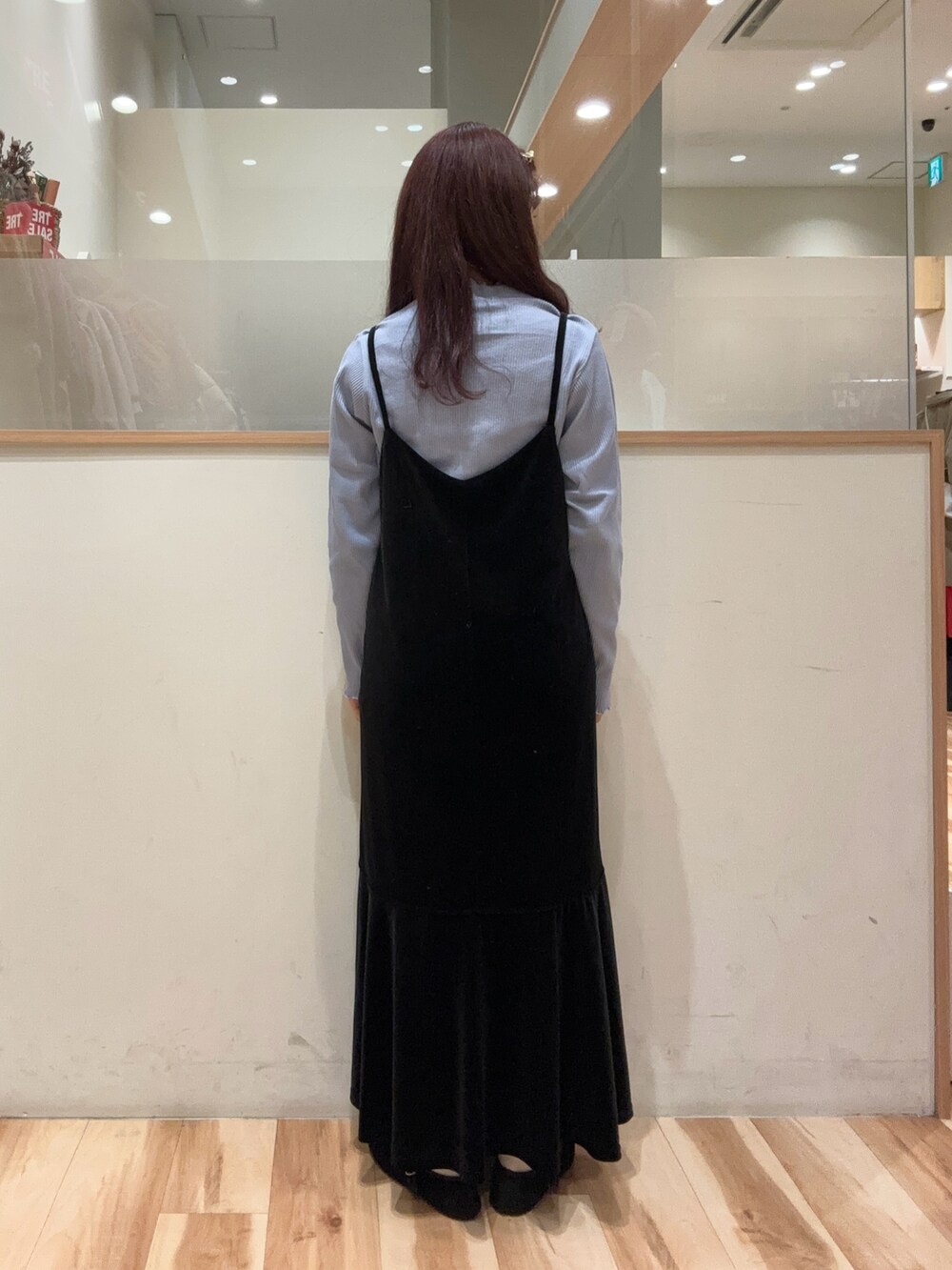 「Samansa Mos2、サマンサ モスモス(Samansa Mos2)、SM2、冬コーデ、カーディガン、ベロアワンピース、キャミワンピ、低身長コーデ」｜「Samansa Mos2のラメニットリボンカーディガン（カーディガン/ボレロ、ホワイト系）」を使った、moeさん（レディース・152cm）の冬コーディネートの3枚目の写真