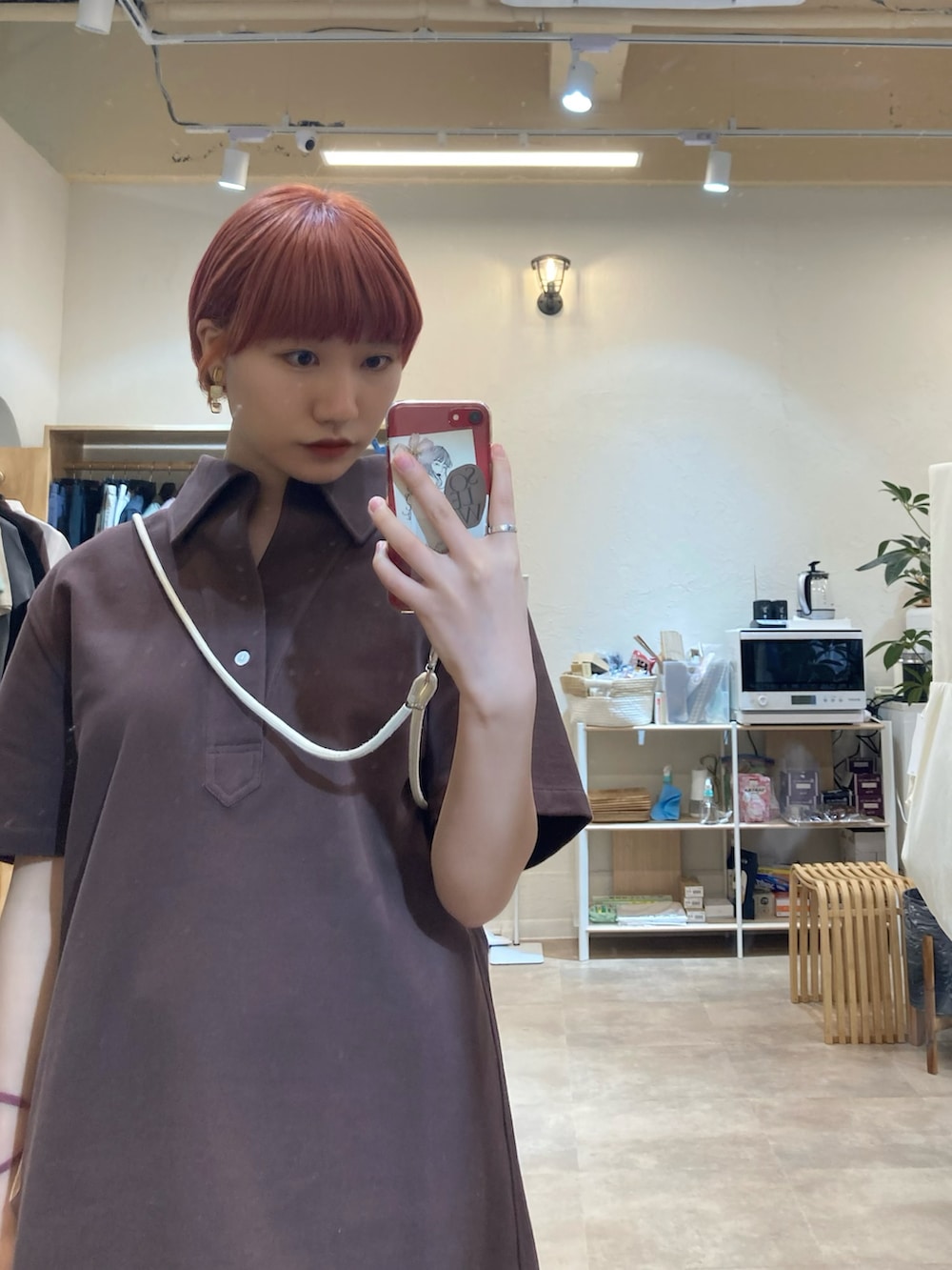 「ポロシャツ、ポロシャツコーデ、GU、シンプルコーデ、出勤コーデ、ショートヘア、solew、春夏コーデ、春コーデ、UNIQLO、プチプラ、キレイめ、シャツスタイル、ユニセックス、スタッフコーデ」｜「solewのアイテム（ポロシャツ、ブラウン系）」を使った、hanaさん（レディース・158cm）の春コーディネートの2枚目の写真