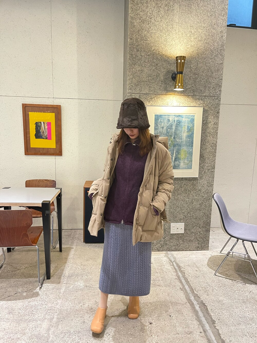「大人カジュアル、シンプルコーデ、休日スタイル、お洒落さんとつながりたい、オーバーサイズ、ロングワンピース、雨の日コーデ、ootd、今日のコーデ、パープル、カジュアル、古着、プチプラ、冬コーデ、ダウンジャケット」｜「Y'sのアイテム（帽子、ブラウン系）」を使った、hanaさん（レディース・158cm）の春コーディネートの3枚目の写真